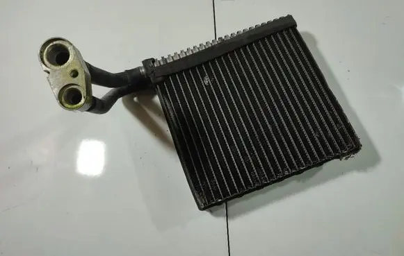 A/C cooling radiator (condenser)
