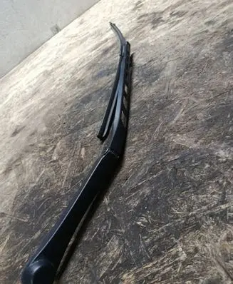 BMW 5 E60 E61 Front wiper blade arm 7198597