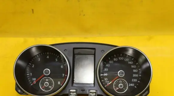 Volkswagen Golf VI Speedometer (instrument cluster)