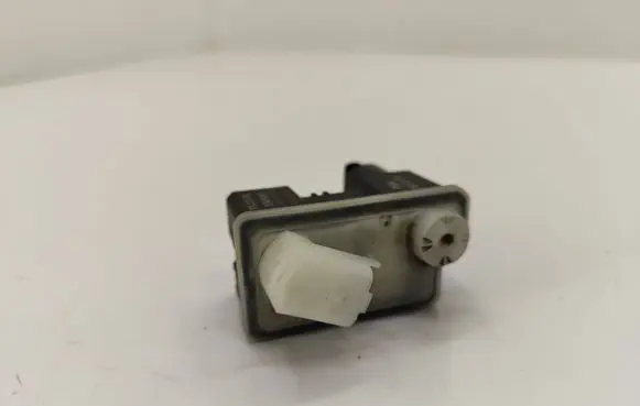 Peugeot 5008 II Fuel tank cap lock D513101 R8RA