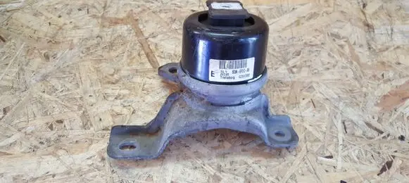 Volvo XC60 Engine mount bracket 30793318 8G9N6F012BB