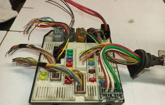 Renault Laguna III Fuse module 284b66052r