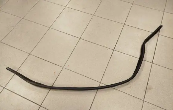 Mercedes-Benz GL X164 Engine compartment rubber a1648890098