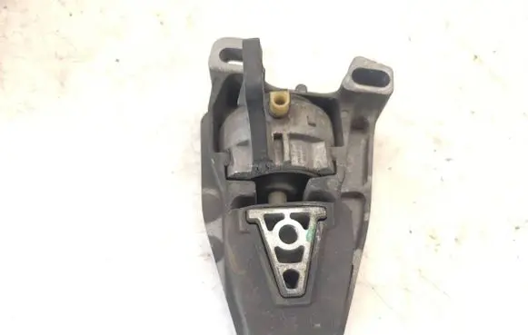 Engine mount bracket