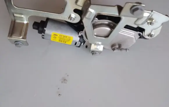 Volkswagen Transporter - Caravelle T5 Rear window wiper mechanism 