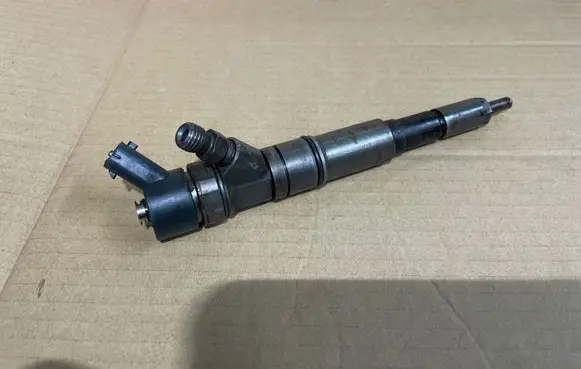 BMW 5 E39 Fuel injector 0445110048