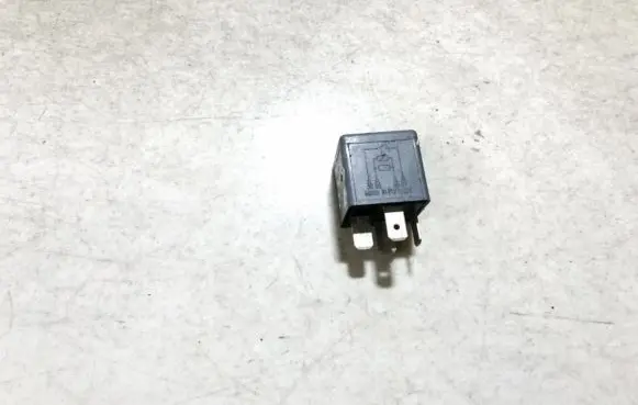Volkswagen PASSAT B5 Other relay 8d0951253a v23134b52x301