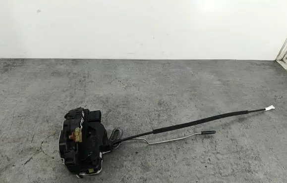 Opel Insignia A Front door lock 13503802