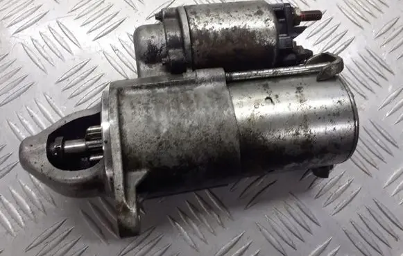 Opel Zafira B Starter motor 55556092