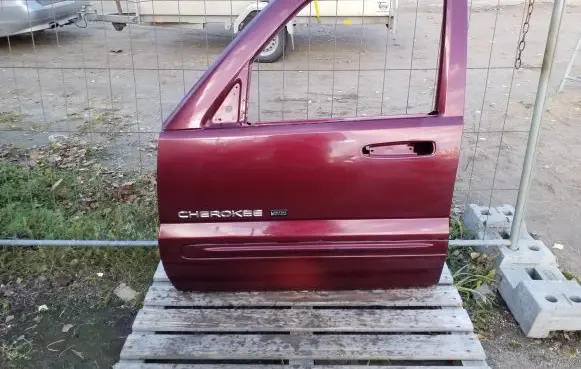 Jeep Cherokee III KJ Front door