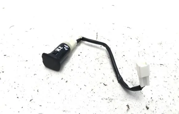 Lexus RZ 12 V Socket (front)