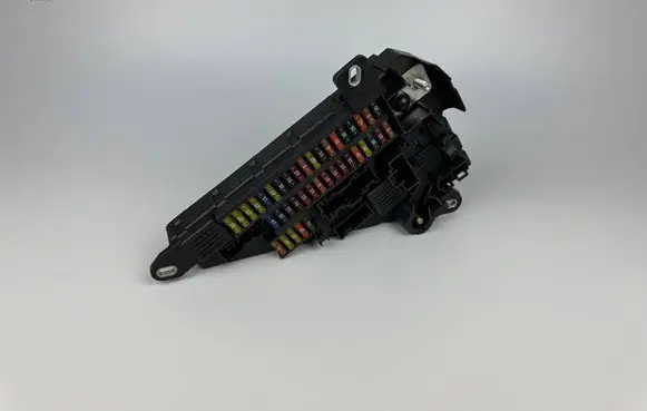 BMW 5 E60 E61 Fuse module 6906619 690661901