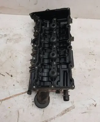 BMW 5 F10 F11 Rocker cam cover 8581798 15265812