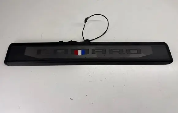 Chevrolet Camaro Front sill trim cover 84338735
