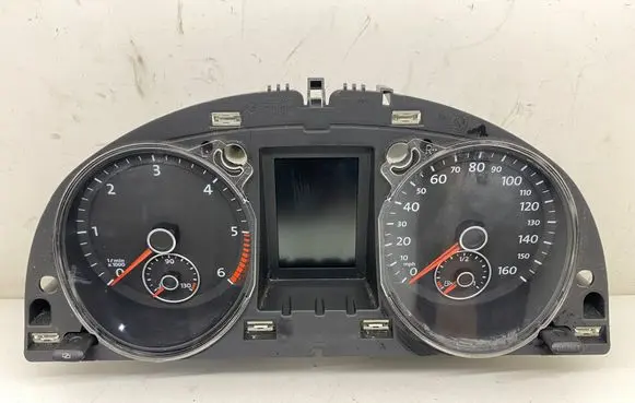 Volkswagen PASSAT B6 Speedometer (instrument cluster) 3C0920972J