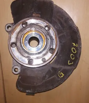 Volvo V70 Front wheel hub spindle knuckle