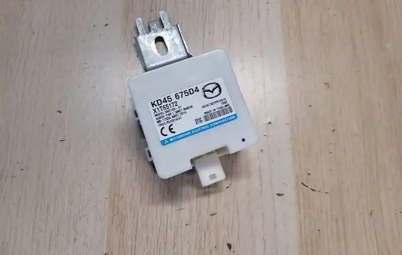 Mazda 3 III Aerial antenna amplifier KD45675D4
