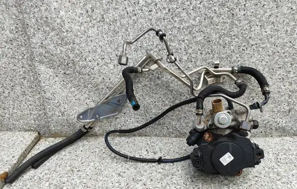 Infiniti QX30 Fuel injection high pressure pump 28447439 A6510702601 1036085JLR