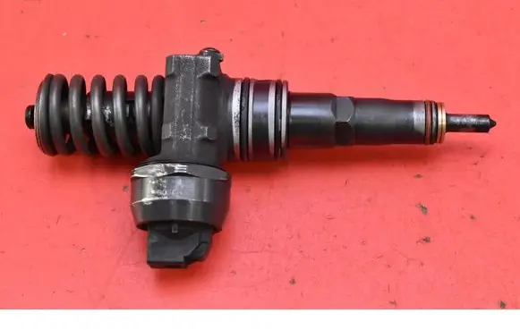 Volkswagen Touran I Fuel injector 038130073AJ