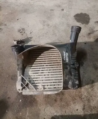 Volkswagen Touareg I Intercooler radiator 7L6145804