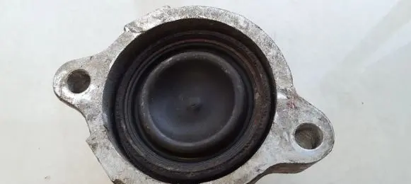 Honda Accord Engine mount bracket