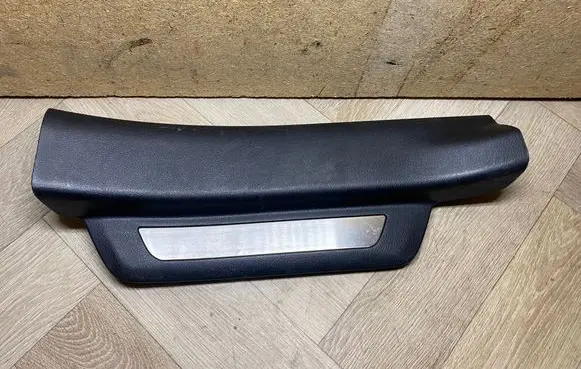 Lexus RX 330 - 350 - 400H Rear sill trim cover 679300E020