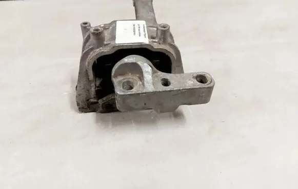 Volkswagen Tiguan Engine mount vacuum valve 5N0199262E