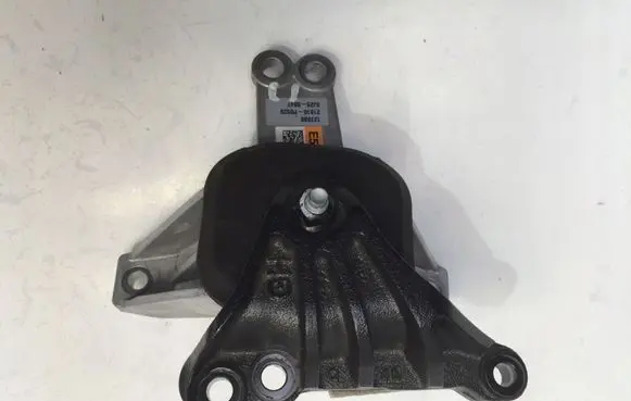 Hyundai Tucson IV NX4 Engine mount bracket 21815N9110