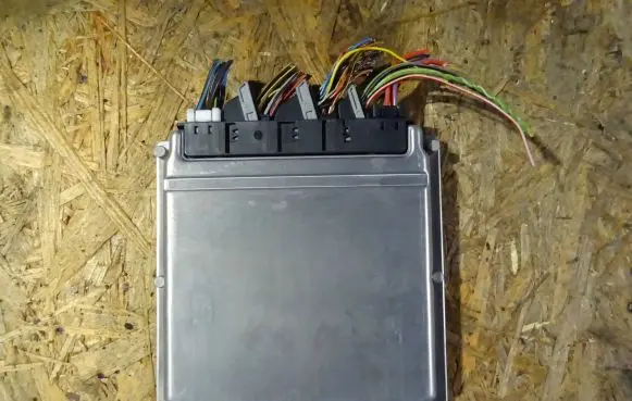 Mercedes-Benz E W210 Engine control unit/module A0225458132 28RTE711 0281010043