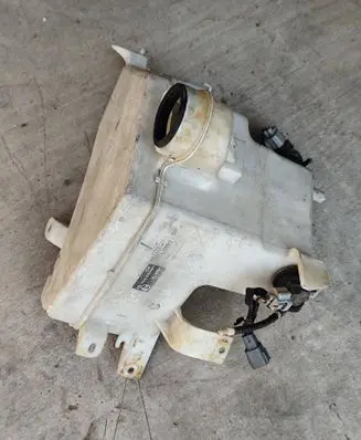 Toyota Land Cruiser (J120) Windshield washer fluid reservoir/tank 860141385
