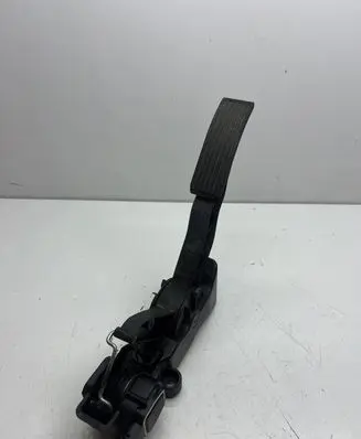 Mercedes-Benz A W169 Accelerator throttle pedal A1693000104