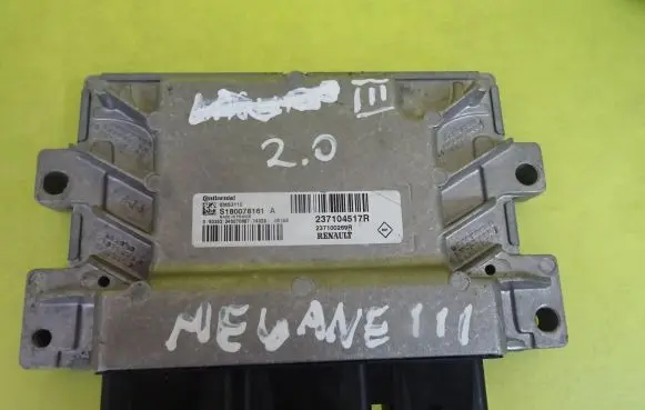 Renault Megane III Engine control unit/module 237104517R S180078161
