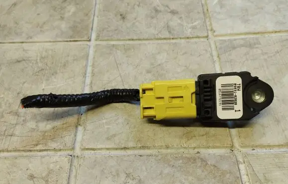 Lexus IS 220D-250-350 Airbag deployment crash/impact sensor 8983102020
