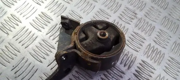 Nissan Sunny Engine mount bracket 1121150y00 11211-50y00