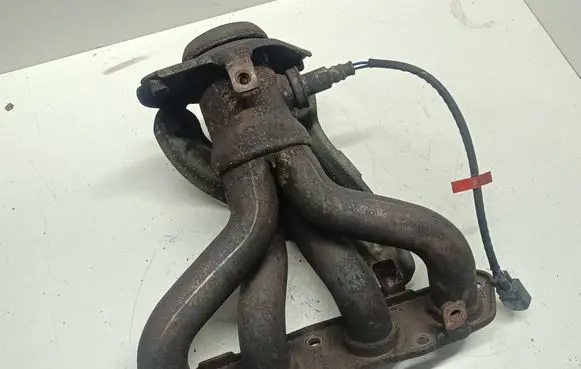 Toyota RAV 4 (XA40) Exhaust manifold 