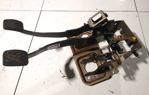 Suzuki Swift I Brake pedal 