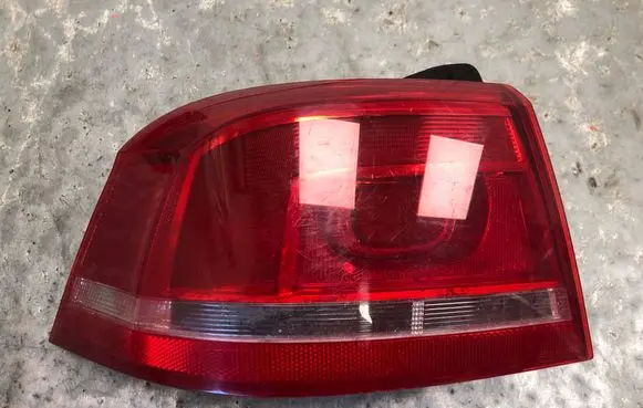 Volkswagen PASSAT B7 Rear/tail lights