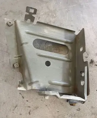 Renault Master III Fender mounting bracket 03G37490R 0217