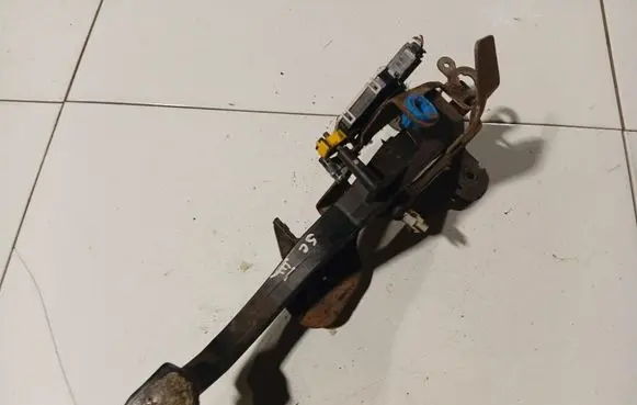 Renault Scenic III - Grand scenic III Clutch pedal 