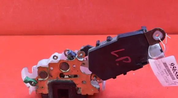 Subaru Legacy Front door lock