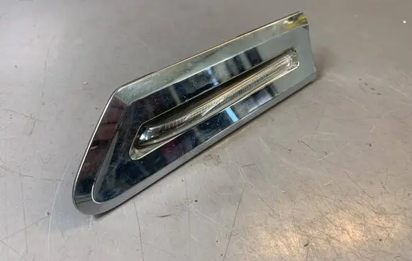 BMW 7 F01 F02 F03 F04 Front fender indicator light 7203372 63137203372