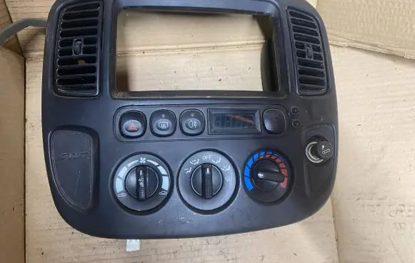 Ford Maverick Climate control/heater control trim 2L847804302A
