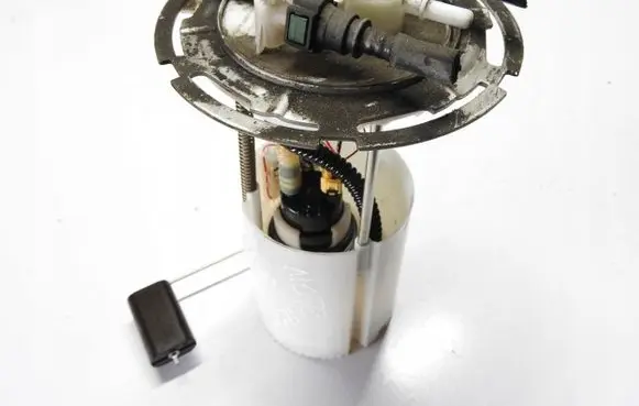 Nissan Note (E12) Fuel injection high pressure pump 8200973738