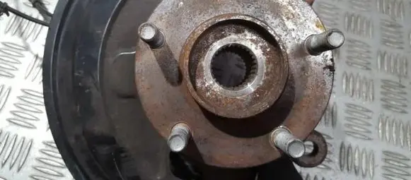 Front wheel hub