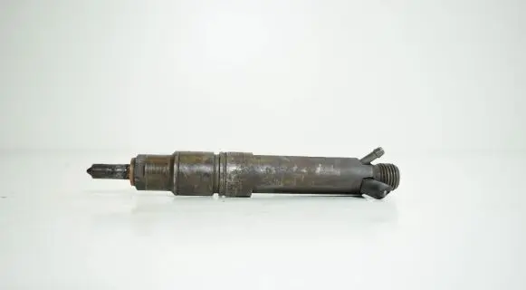 Audi A6 S6 C4 4A Fuel injector 046130201B