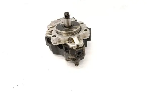 BMW 3 E90 E91 Fuel injection high pressure pump 7798333 977858 0445010146