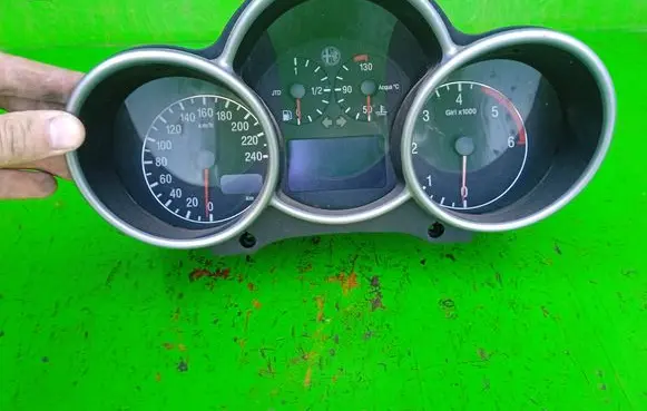 Alfa Romeo 147 Speedometer (instrument cluster) 735290182