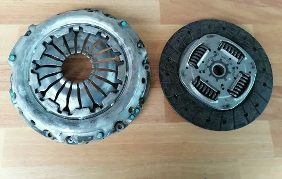 Dacia Sandero Clutch set kit 302053302R 302052515R 301012218R