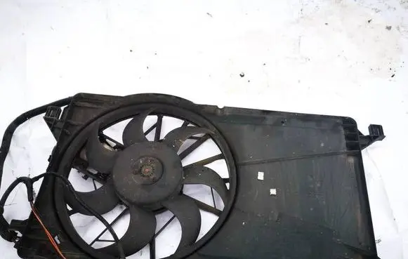 Volvo C30 Radiator cooling fan shroud 3135103743