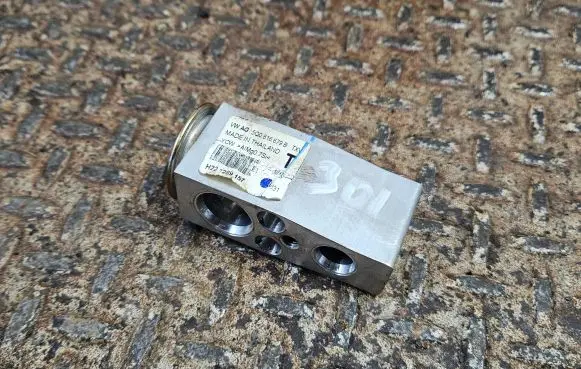 Air conditioning (A/C) expansion valve